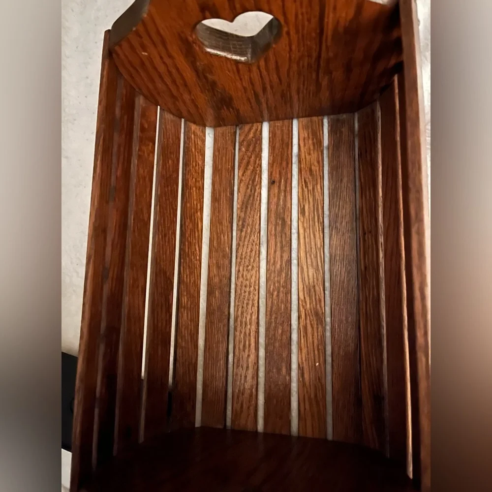 NWOT Beautiful Wooden Heart Wooden Basket